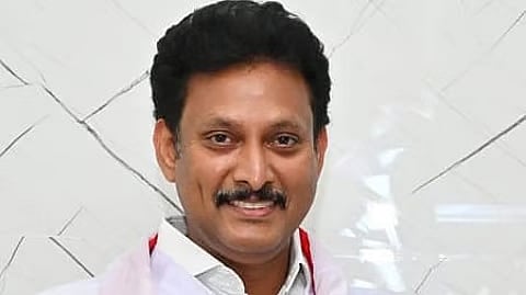 Anbil seeks bail as Muthukumar surrenders in school scam