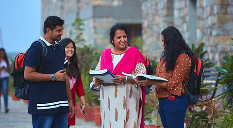 Payal Pitliya interacting with the students at IIMU (Pic: IIMU)