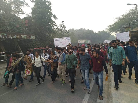 JNU students march towards the AICTE auditorium on Nelson Mandela Marg (Pic: JNUSU)