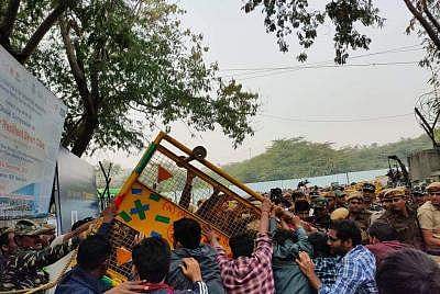 The students clash with the Delhi Police on Monday (Pic: File Photo|JNUSU)