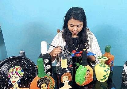 In addition to nail art, Rakhi also paints 3D portraits