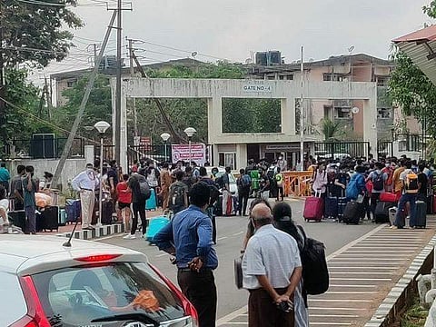 Students trying to leave from the campus (Pic: Sourced)