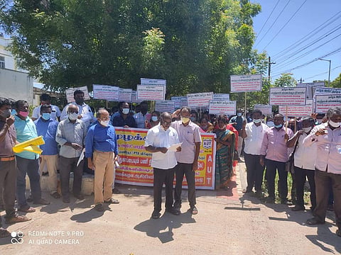 Teachers protest outside the Regional Joint Director of Collegiate Education in Tiruchy | Pic: Association of University Teachers