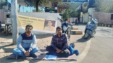 Tanmay Shukla and Manu Baig on an indefinite dharna | (Pic: Tanmay Shukla)