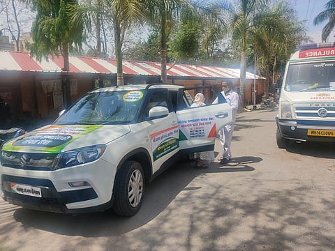 upsarpanch of Ghodegaon gave his own car for ambulance service