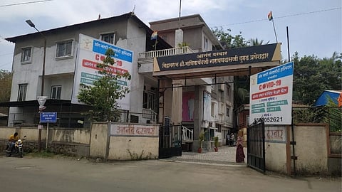 पुणे: कोरोनावर मात करून उभारले कोरोना केअर सेंटर; बाळासाहेब धोका यांचा उपक्रम