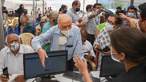 crowd for vaccination