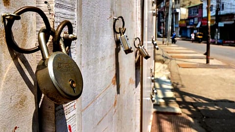 कोरोना रुग्ण वाढल्याने पारनेर तालुक्यातील 21 गावांत पुन्हा लॉकडाउन