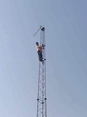 शोले स्टाईल आंदोलन