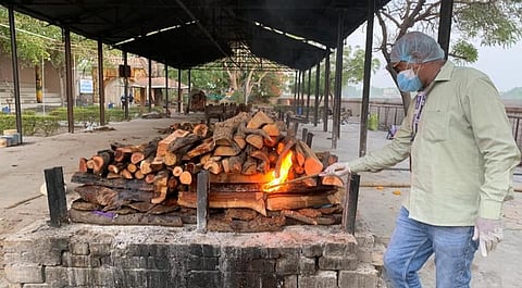 रक्ताच्या नात्यांनी नाकारले; दीपकने केला स्वीकार!