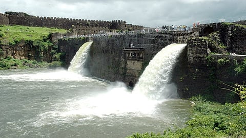 राजा नळ व त्यांची पत्नी दमयंती यांच्या भक्तीमुळे श्री खंडोबाचा बाणाईशी नळदुर्ग किल्ल्यात विवाह झाल्याची आख्यायिका आहे