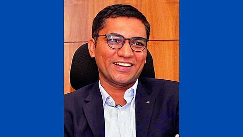 नंदुरबारचे जिल्हाधिकारी लाखात एक, पुरस्काराची रक्कम केली दान