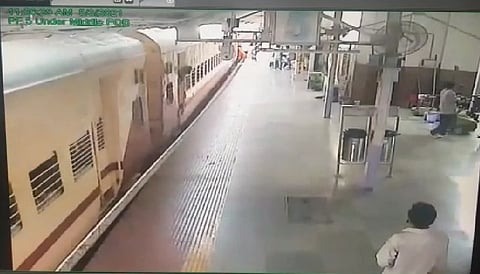 दादर स्टेशन