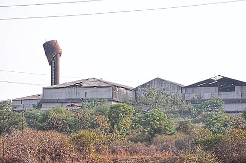 एकेकाळी हसते खेळते असलेले आमचे नगर आज विरान आहे, साहेबऽऽ