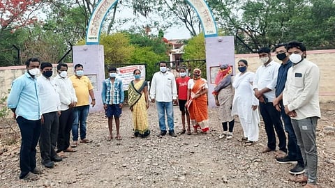 Malshiras villagers
