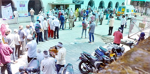 अमरावतीत पहाटे पाचपासून लागतेय रांगा; पण कशासाठी?