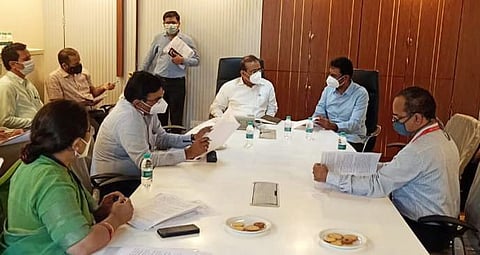 मंत्रीमंडळात बैठक