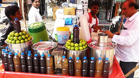 आमचा वाली कोण? आइस फ्रूट, सरबत विक्रेते हतबल; उपचारासाठी पैसे नाहीत