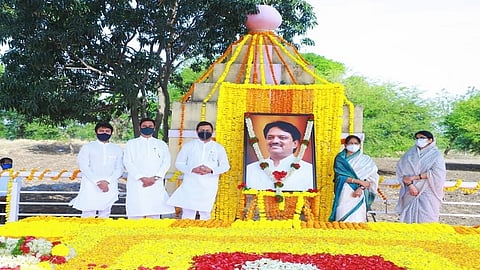 विलासराव देशमुखांच्या जयंती दिनी अनेकांना जागवल्या आठवणी