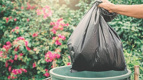 सावधान! बेशिस्तपणे कचरा फेकाल तर फेसबुकवर दिसाल
