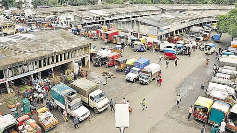वाहनांना शुल्क आकारल्यास काम बंद आंदोलन; कामगार संघटनेचं पुणे बाजार समितीला निवेदन