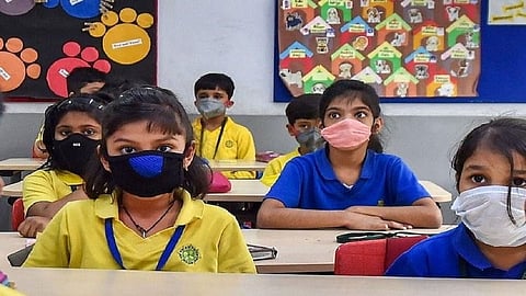 दुसरी लाट ओसरली; शाळा उघडणार का? केंद्र सरकारने दिलं उत्तर