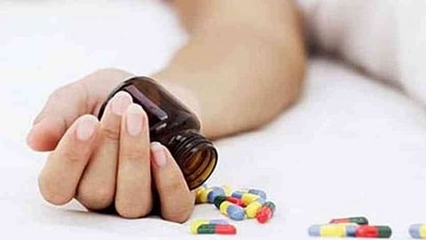 आपल्याच शेतात जाण्यासाठी रस्ता नाही; मग काय घेतले विष