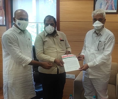स्वाभिमानीचे दादा भुसेंना निवेदन