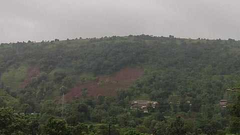 जितकरवाडीजवळ कोसळली दरड! लोकांमध्ये पसरले भीतीचे वातावरण