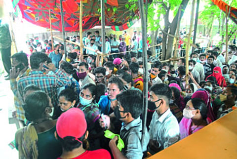 Vaccination Center crowd