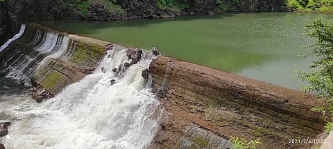 चिंता वाढली! धोकादायक पणदेरी धरण पावसामुळे पुन्हा ओव्हरफ्लो