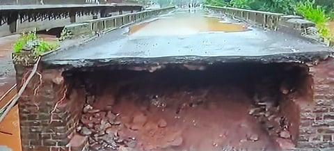 Chiplun Update - वाशिष्ठी नदीवरील पूल कोसळला; मुंबई-गोवा हायवे बंद
