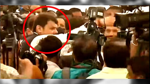 विधानभवनाबाहेर राडा; भाजप नेत्यांकडून माईक, स्पिकर काढून घेतला...