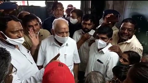 यमगर्णीतील पूरग्रस्त संतप्त : आता 'आश्वासन नको,घर द्या'