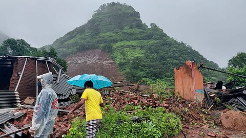 मोठी घोषणा! तळीये गाव म्हाडा वसवणार - गृहनिर्माण मंत्री आव्हाड