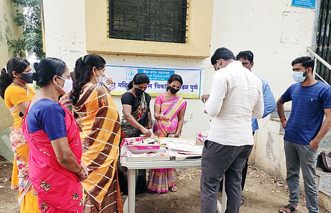 इंदापूर : RTI मुळं त्रस्त झालेल्या पंचायत समिती कर्मचाऱ्यांचं कामबंद आंदोलन