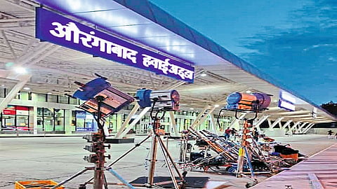 औरंगाबाद विमानतळावर डिस्पॅच चित्रपटाचा शूटिंगचा सेट