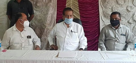 "आगामी निवडणुका पूर्ण क्षमतेने लढा"