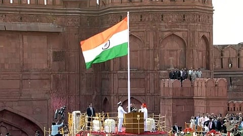 तिरंगा फडकावल्यावर होणार फुलांची बरसात; पहिल्यांदाच दिसणार असं दृश्य