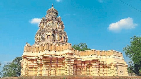 श्रावण विशेष : मंगळवेढ्यातील काशीविश्वेश्वर मंदिराकडे भाविकांचा ओढा