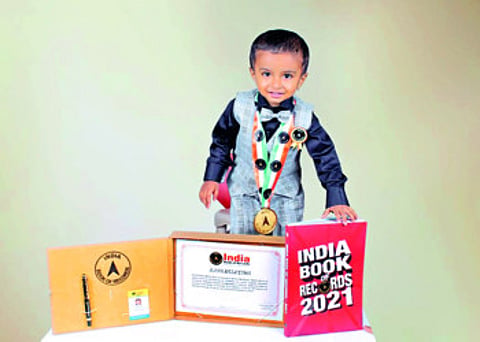 अवघ्या दोन वर्षाच्या रोनितची झाली 'इंडिया बुक ऑफ रेकॉर्ड'मध्ये नोंद