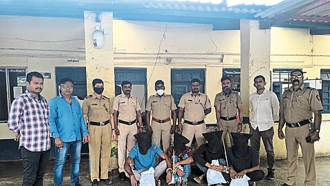 railway police tracked down a gang stealing passengers bags from a train