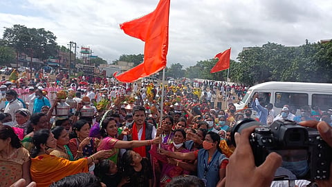 रोहित पवार उभारतायत देशातला सर्वात उंच 'स्वराज्य ध्वज'