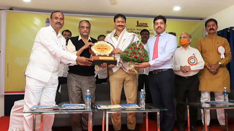 Dr Shripal Sabnis