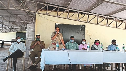 'गणेशोत्सव मंडळांनी अतिवृष्टीग्रस्तांना हात द्यावा'