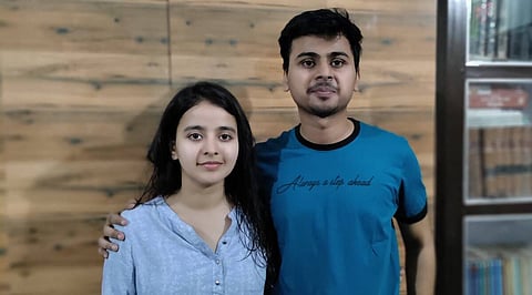 नवी दिल्ली : नंदिनी अगरवाल आणि सचिन अगरवाल या दोघा भाऊ-बहिणीनं सीएच्या अंतिम परीक्षेत घवघवीत यश मिळवलं आहे. या परीक्षेत नंदिनी देशात पहिली आली आहे.