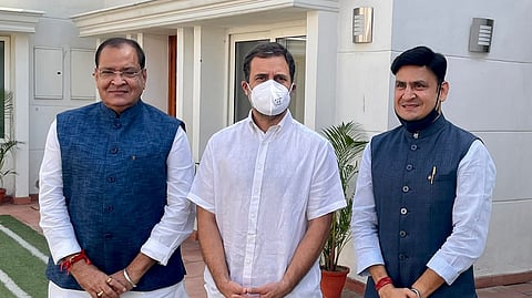 भाजपला धक्का; आमदार पुत्रासह मंत्र्याचा काँग्रेस प्रवेश