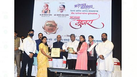 ‘आरोग्यम धनसंपदा’ या संकल्पने अंतर्गत विविध बँक कर्मचाऱ्यांचा गौरव