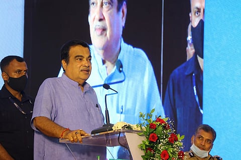 nitin gadkari announces expansion and concreting of Nashik-Mumbai highway