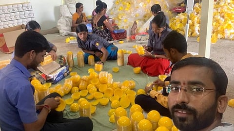 ग्रीन रेव्हॉल्युशनचा ३५ लोकांचा उच्चशिक्षितांचा चमू आहे.